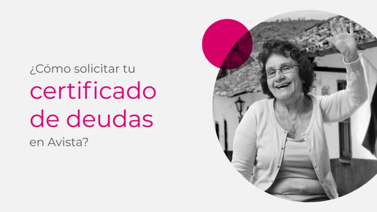 Pensionada colombiana sonriente solicitando su certificado de deudas en Avista de forma fácil y rápida