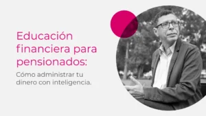 Pensionado colombiano revisando su presupuesto mensual con Avista