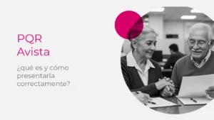 Pareja de pensionados poniendo una PQR