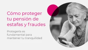 Adulto mayor colombiano analizando opciones de crédito por libranza y préstamo tradicional en casa