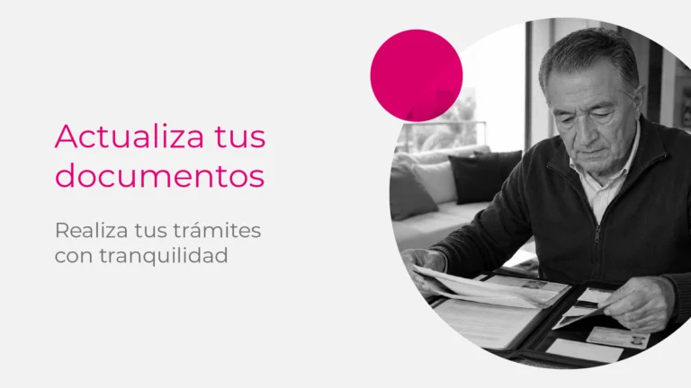 Pensionado Organizando Documentos